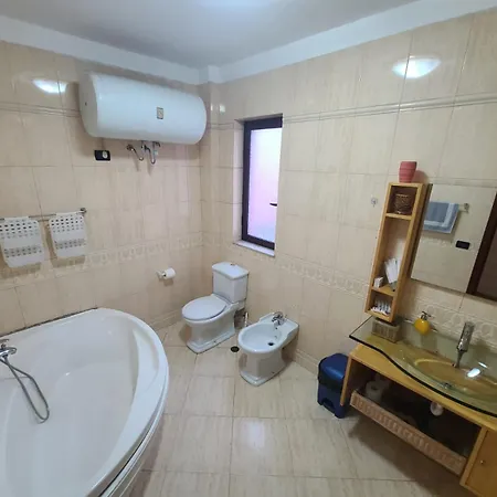 Villa Centre *